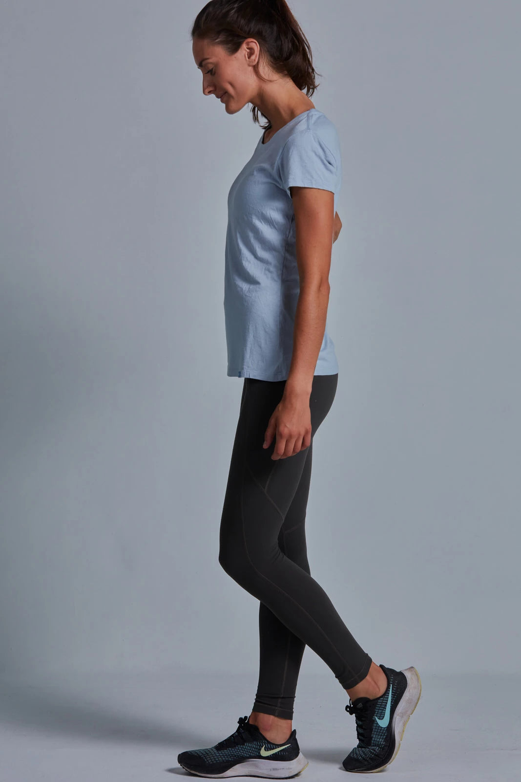 ONNO beechwood t-shirt in Sky Blue, Christina is 5'9" and wearing size S.