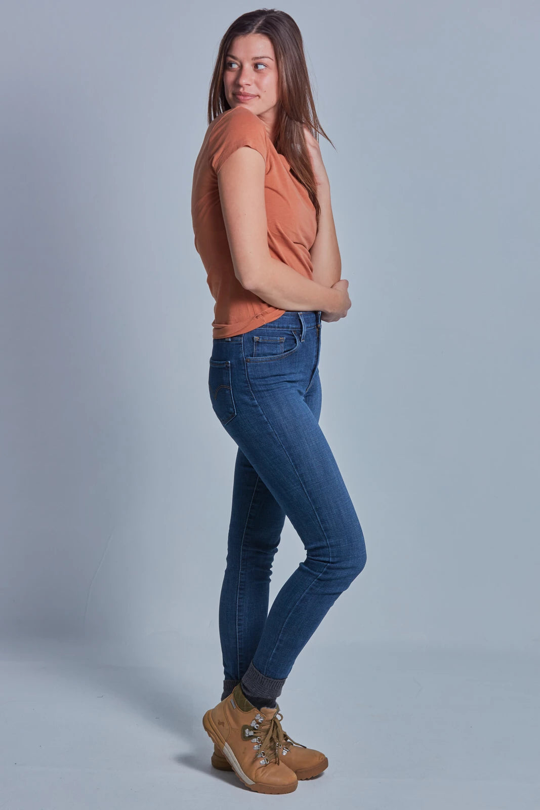 ONNO beechwood t-shirt in Rust, Caroline is 5'8" and wearing size S.