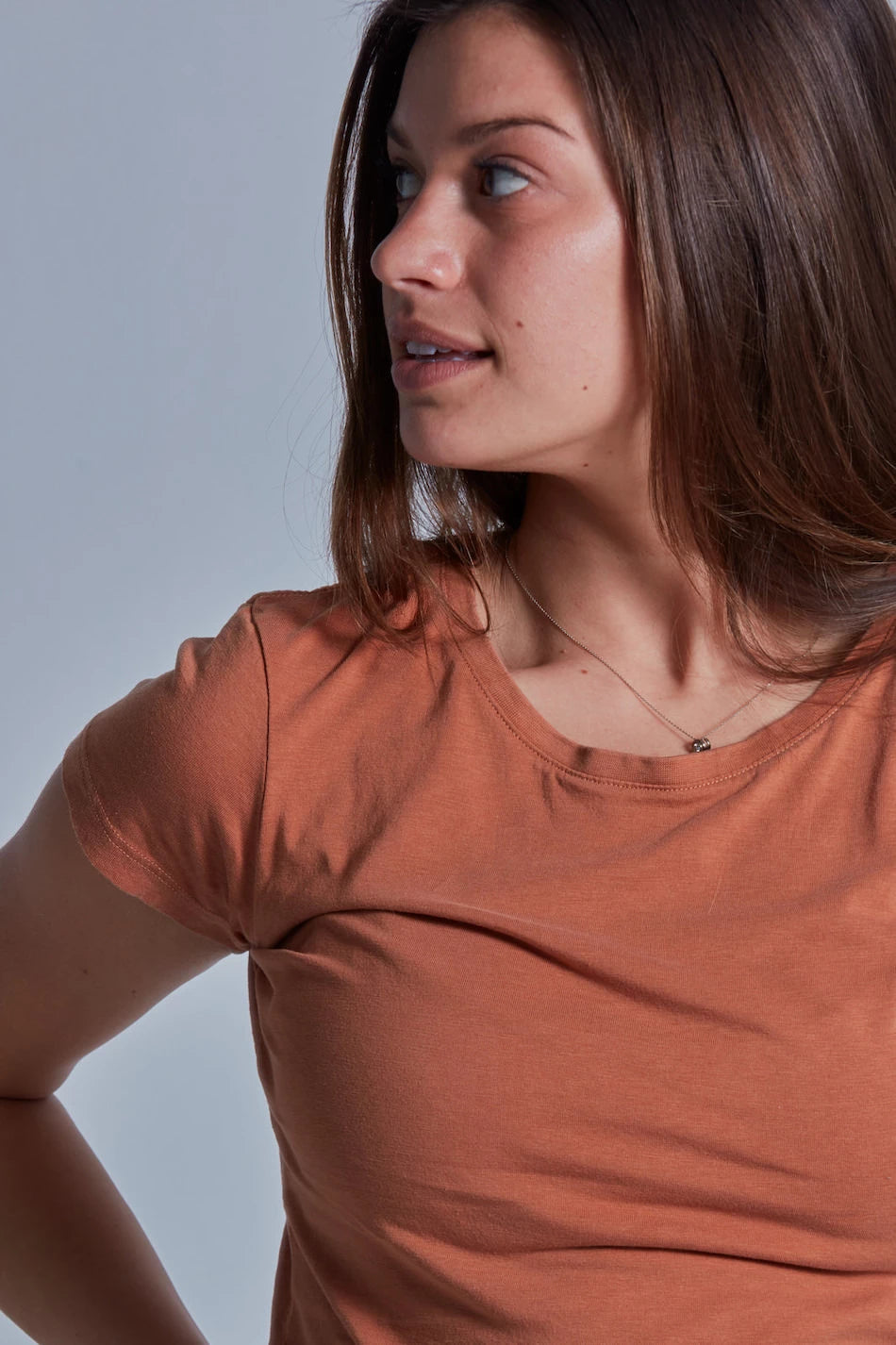 ONNO beechwood t-shirt in Rust, Caroline is 5'8" and wearing size S.