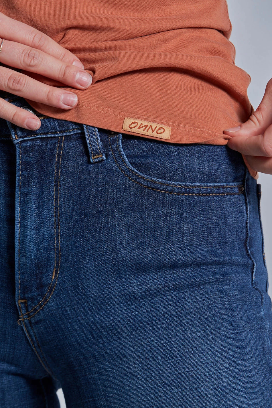 ONNO beechwood t-shirt in Rust, Caroline is 5'8" and wearing size S.