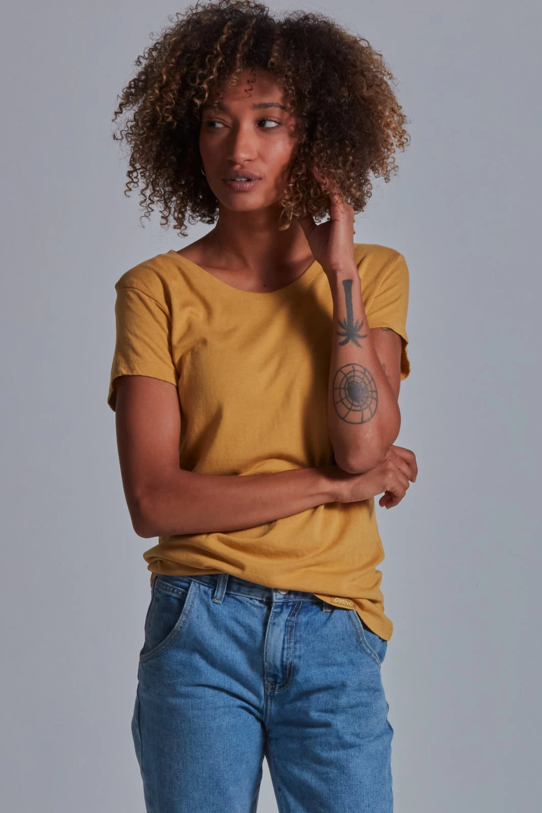 ONNO beechwood t-shirt in Mustard, Sage is 5'7" and wearing size XS.