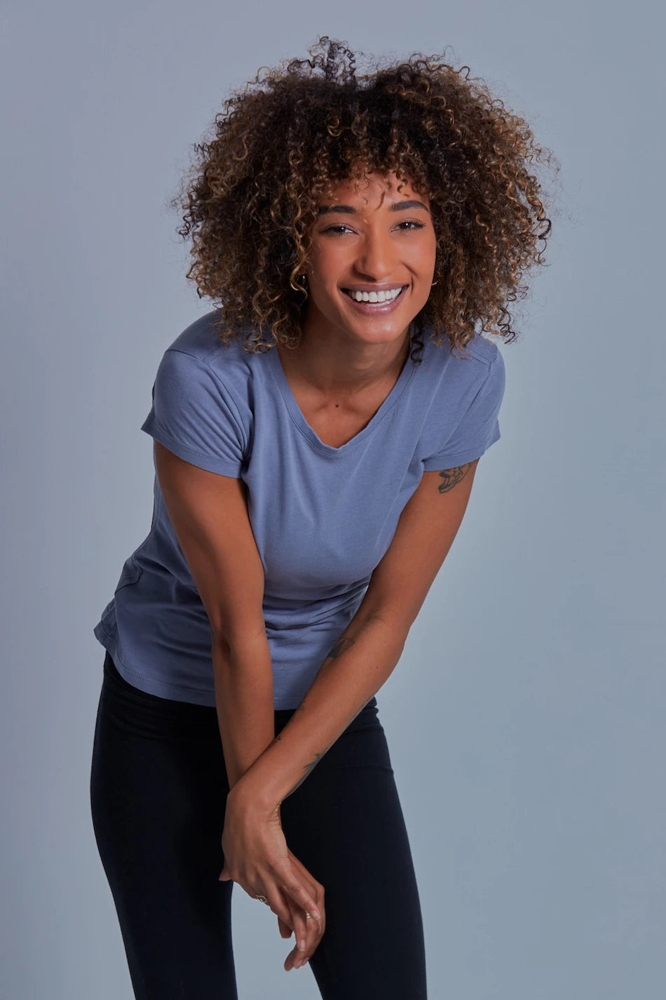 ONNO beechwood t-shirt in Stone, Sage is 5'7" and wearing size XS.