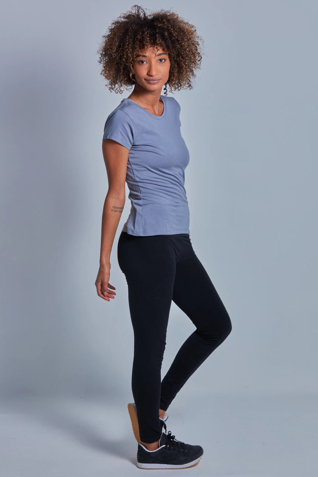 ONNO beechwood t-shirt in Stone, Sage is 5'7" and wearing size XS.