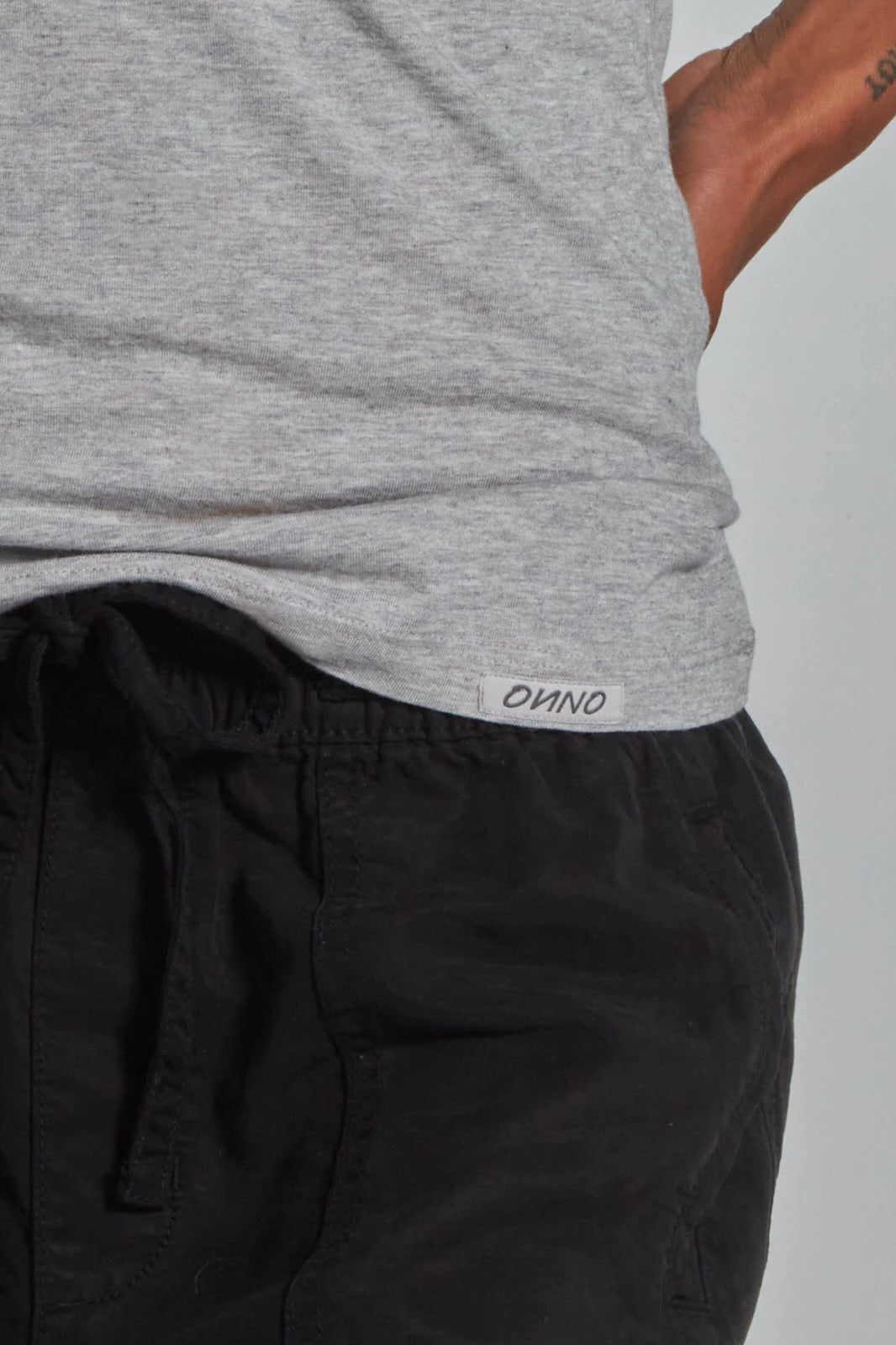 ONNO beechwood t-shirt in Heathered Granite, Sage is 5'7" and wearing size XS.