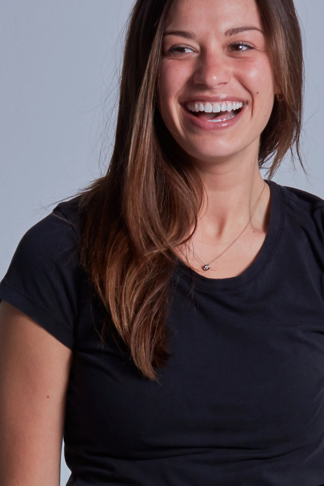 ONNO beechwood t-shirt in Black, Caroline is 5'8" and wearing size S.