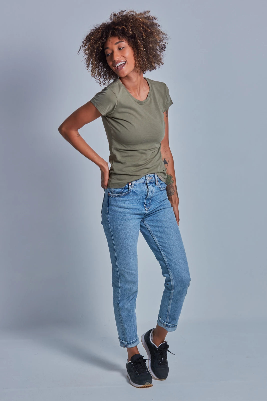ONNO beechwood t-shirt in Cypress, Sage is 5'7" and wearing size XS.