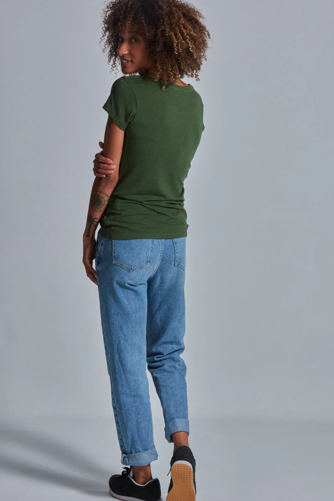 ONNO beechwood t-shirt in Moss Green, Sage is 5'7" and wearing size XS.