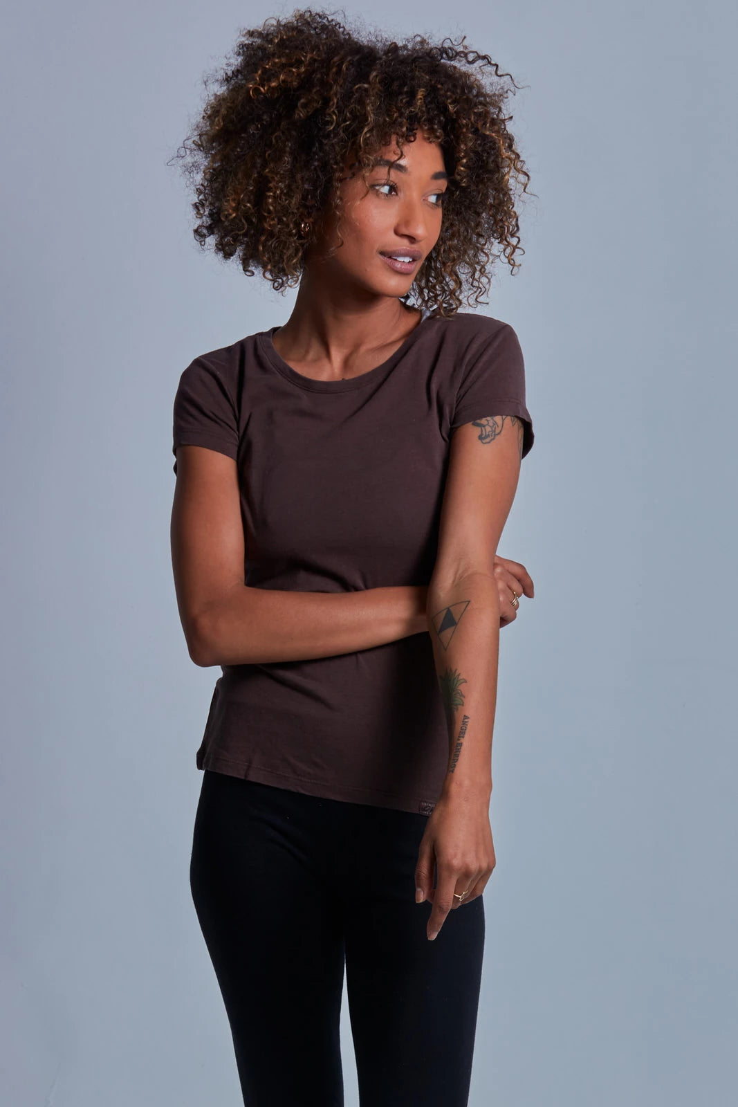 ONNO beechwood t-shirt in Espresso, Sage is 5'7" and wearing size XS.