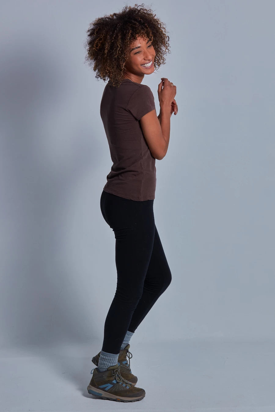 ONNO beechwood t-shirt in Espresso, Sage is 5'7" and wearing size XS.