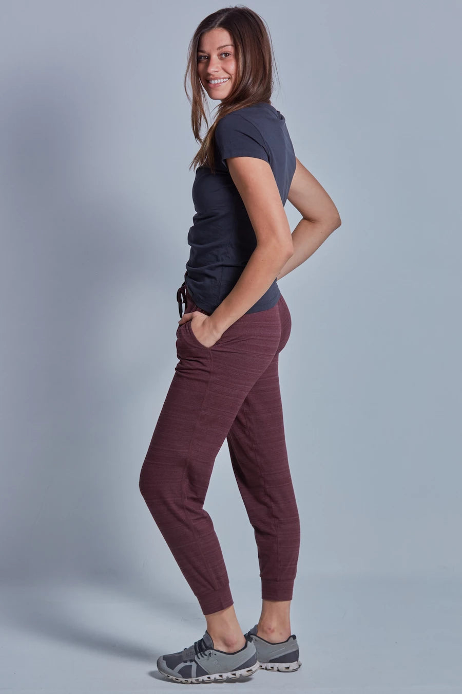 ONNO beechwood t-shirt in Charcoal Blue, Caroline is 5'8" and wearing size S.