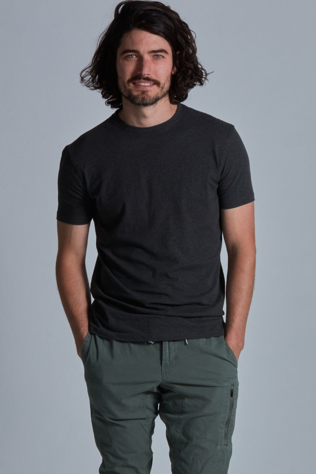 ONNO organic cotton t-shirt in Heathered Basalt Unpatched, Nic is 5'11" and wearing size M.