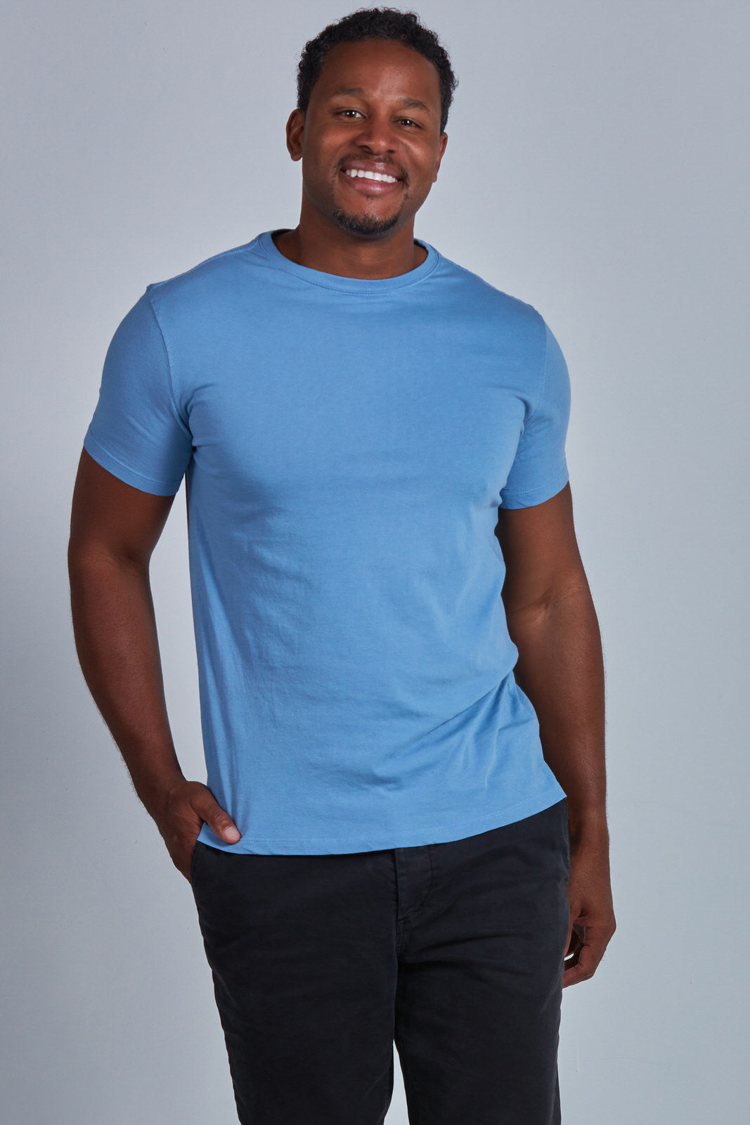 ONNO organic cotton t-shirt in Azure Blue Unpatched, Golden is 6'0" and wearing size L.