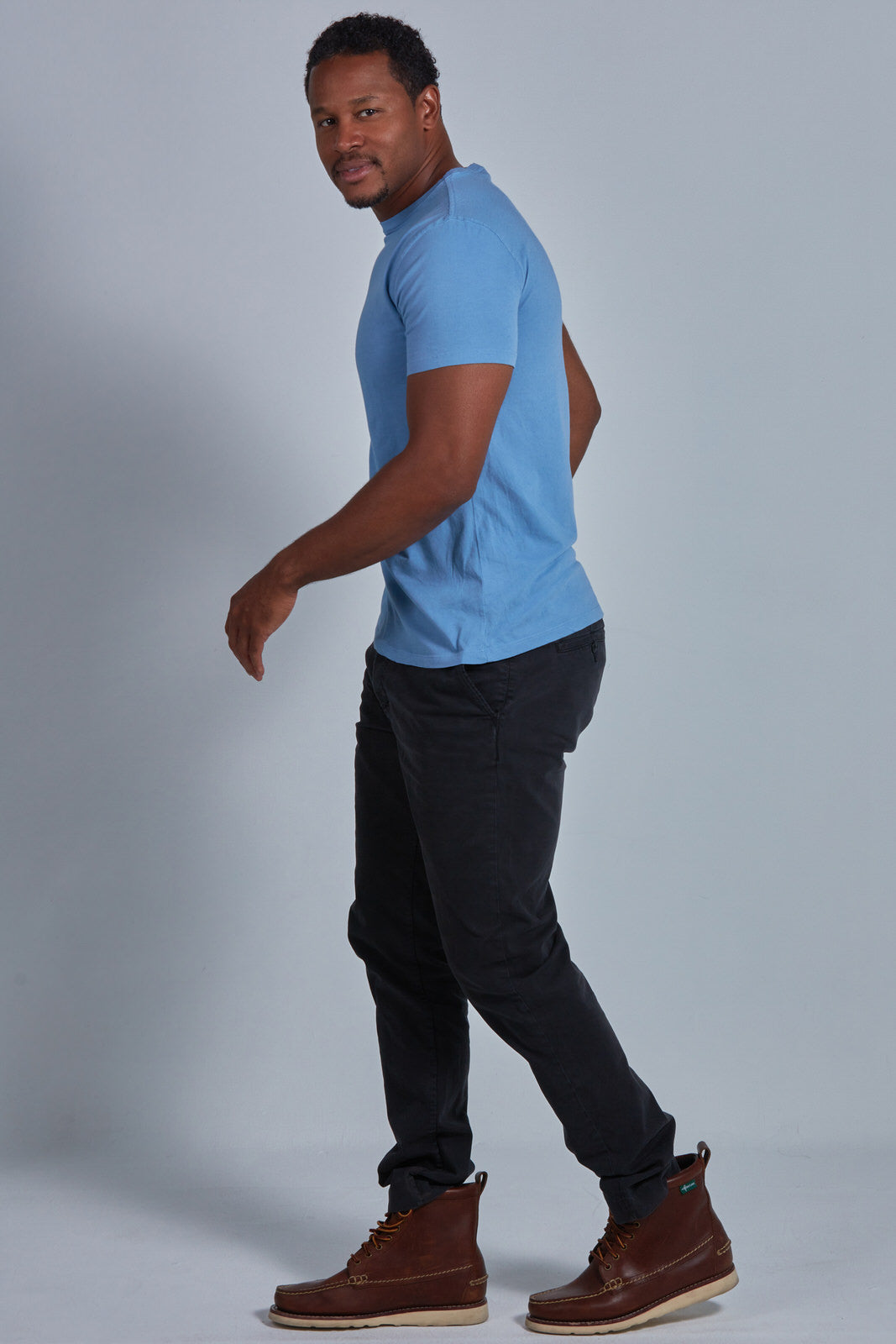 ONNO organic cotton t-shirt in Azure Blue Unpatched, Golden is 6'0" and wearing size L.