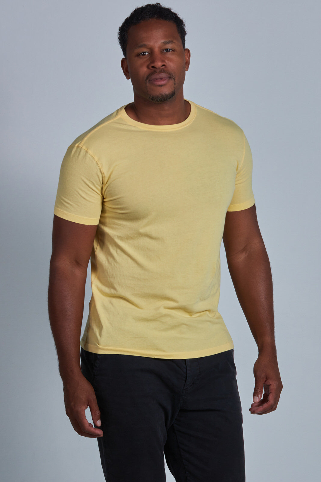 ONNO organic cotton t-shirt in Yellow Unpatched, Golden is 6'0" and wearing size L.