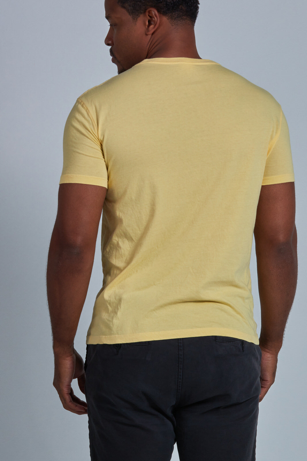 ONNO organic cotton t-shirt in Yellow Unpatched, Golden is 6'0" and wearing size L.