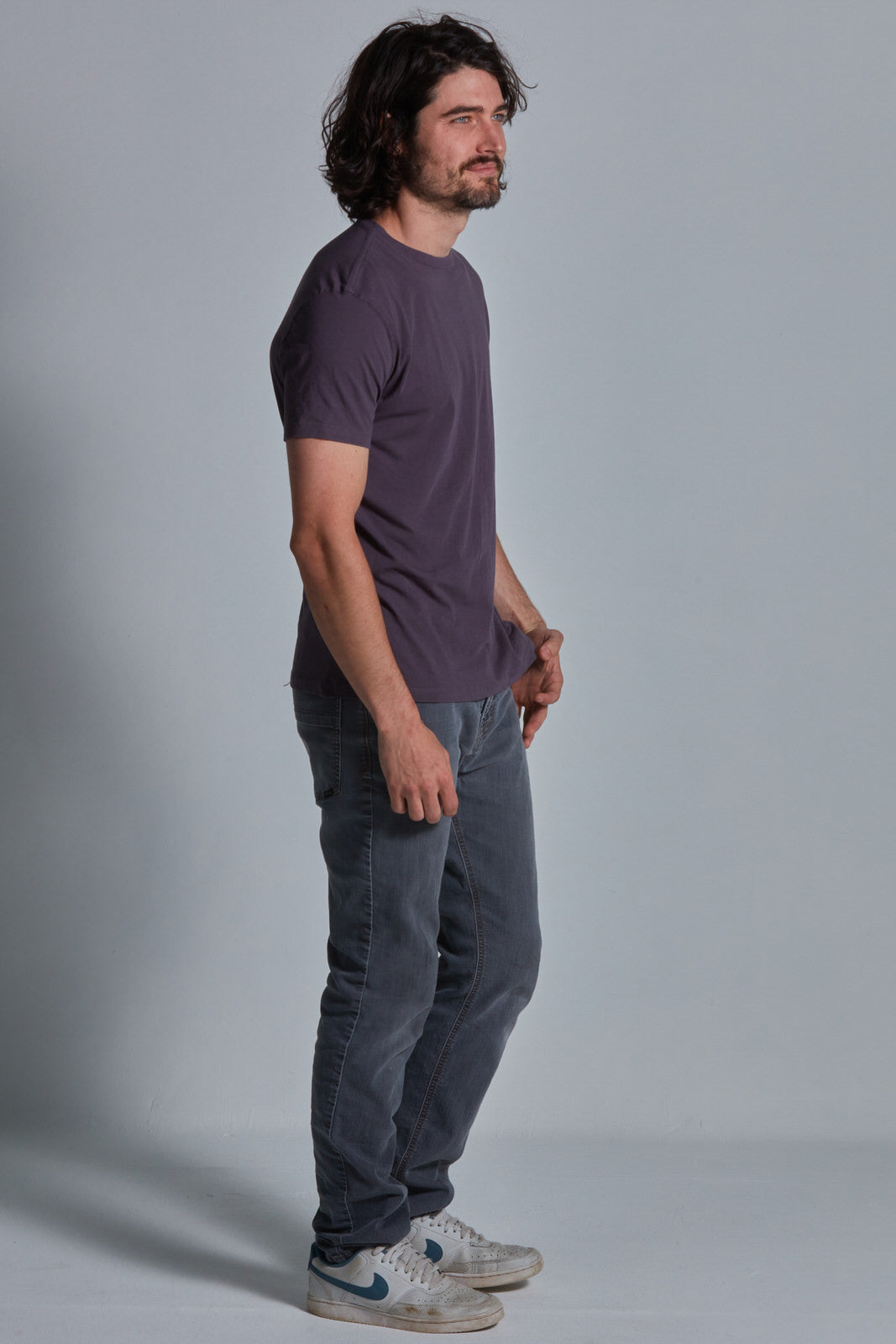 ONNO organic cotton t-shirt in Dirty Purple Unpatched, Nic is 5'11" and wearing size M.