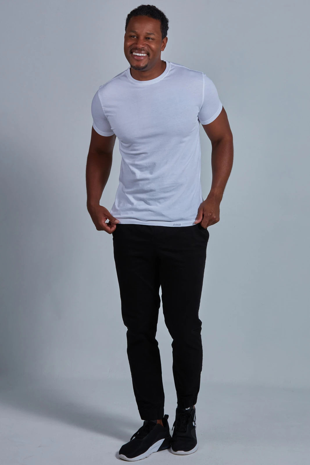 ONNO organic cotton t-shirt in White, Golden is 6'0" and wearing size L.