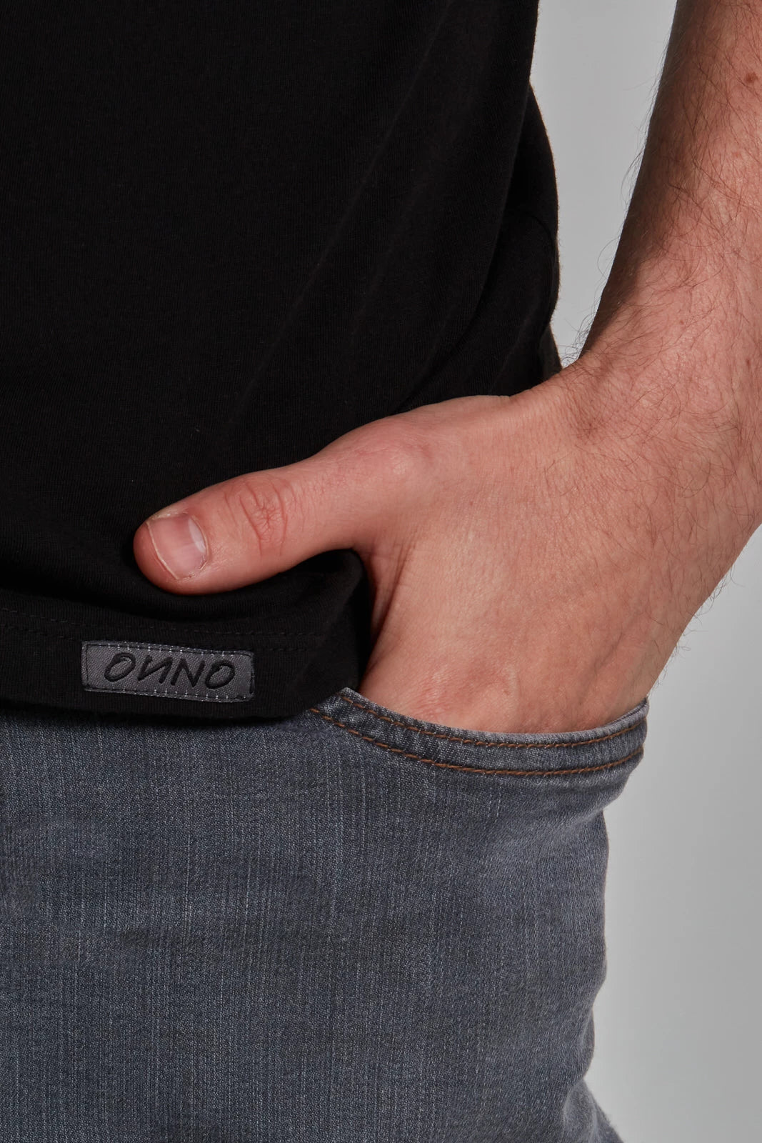 ONNO organic cotton t-shirt in Black, Nic is 5'11" and wearing size M.