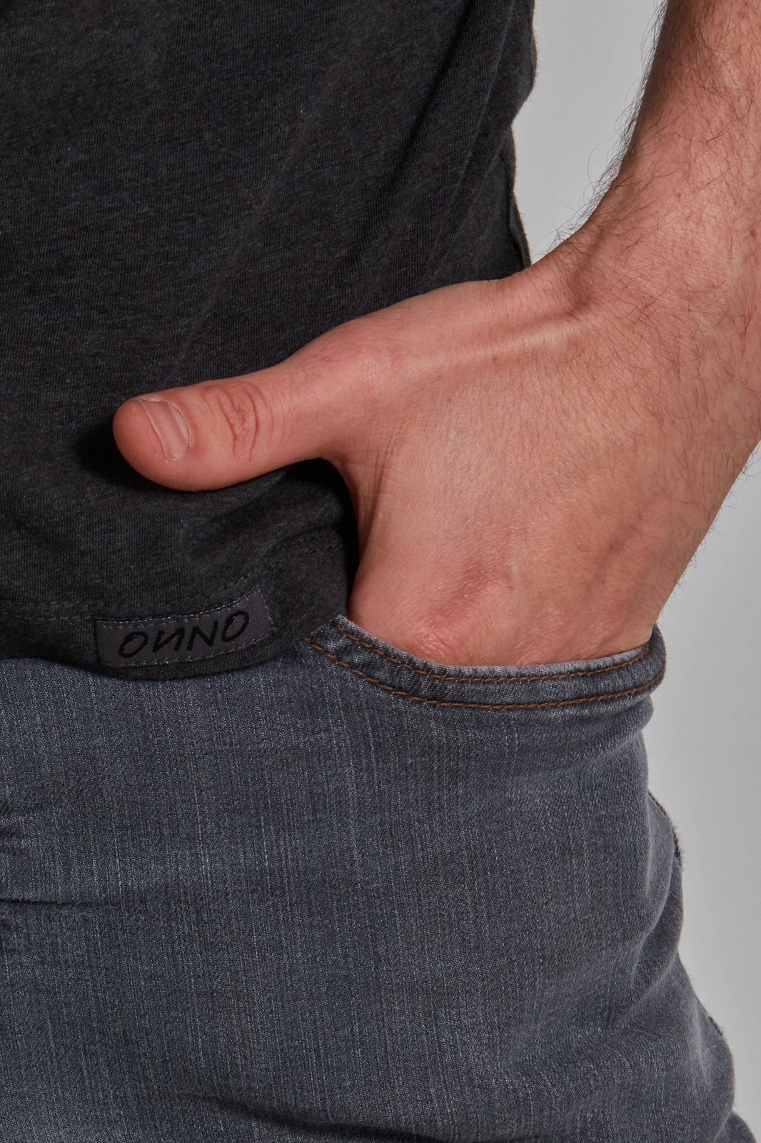 ONNO organic cotton t-shirt in Heathered Basalt, Nic is 5'11" and wearing size M.