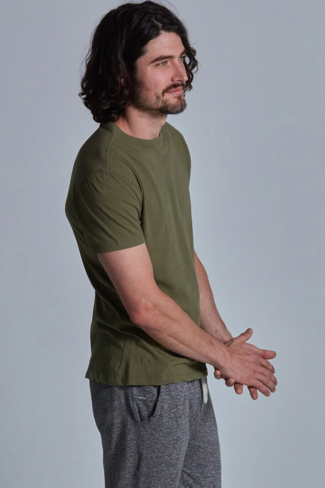 ONNO organic cotton t-shirt in Cypress, Nic is 5'11" and wearing size M.