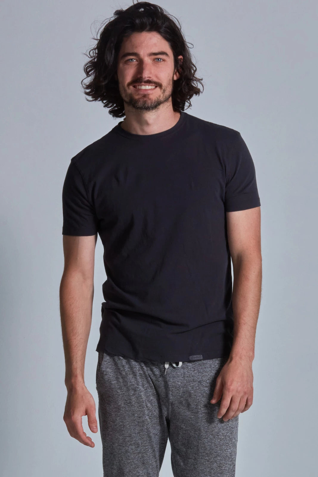 ONNO organic cotton t-shirt in Charcoal Blue, Nic is 5'11" and wearing size M.