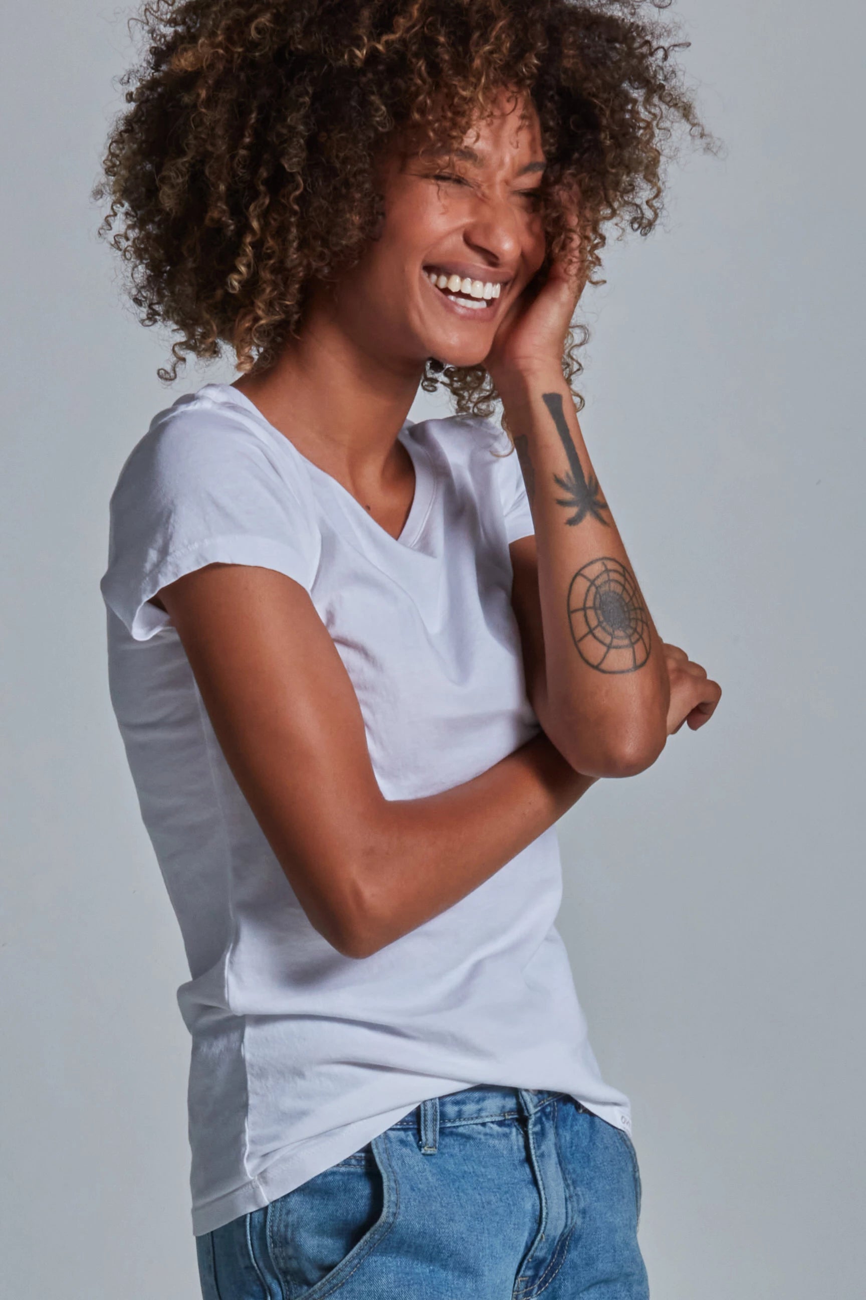 ONNO organic cotton t-shirt in White, Sage is 5'7" and wearing size XS.