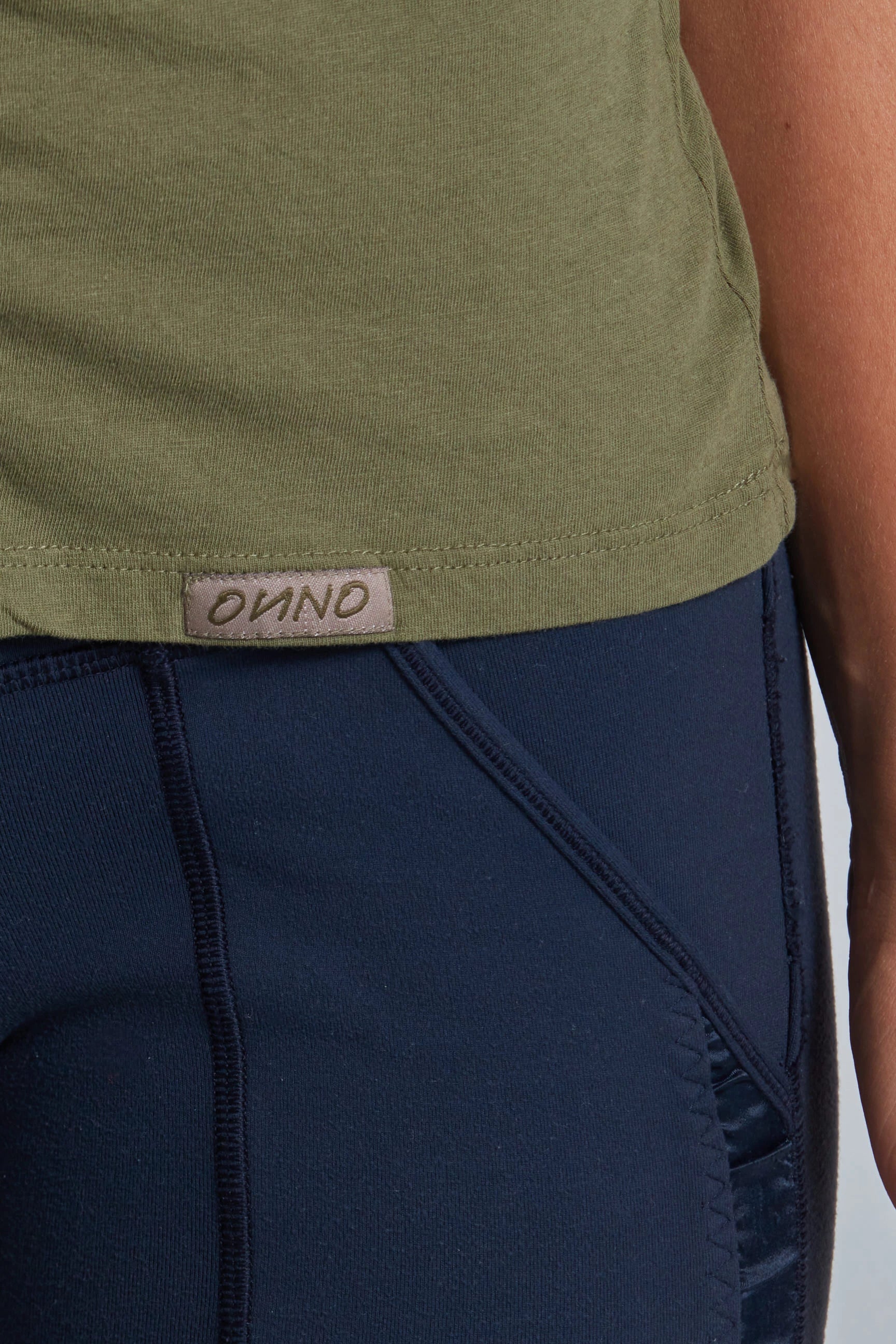 ONNO organic cotton t-shirt in Cypress, Christina is 5'9" and wearing size S.