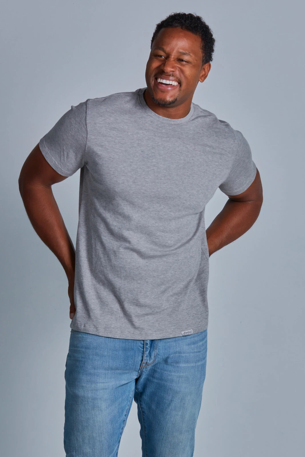 ONNO pima cotton t-shirt in Heathered Granite, Golden is 6'0" and wearing size L.