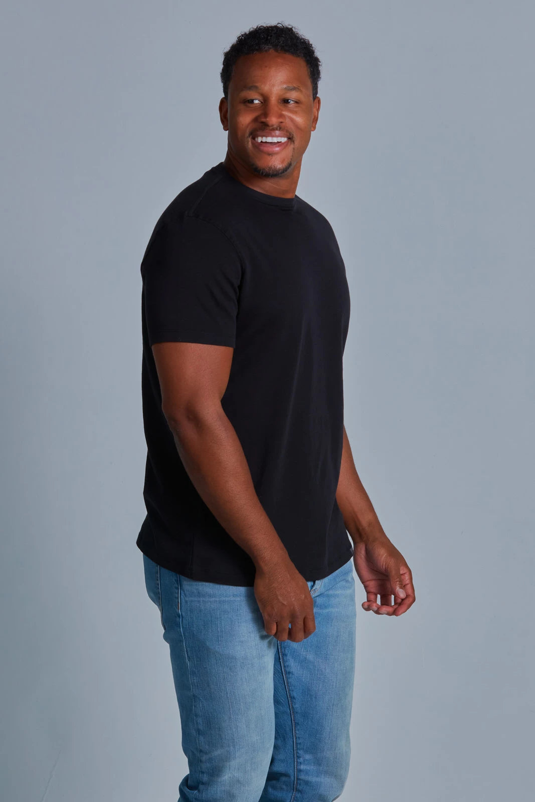 ONNO pima cotton t-shirt in Black, Golden is 6'0" and wearing size L.