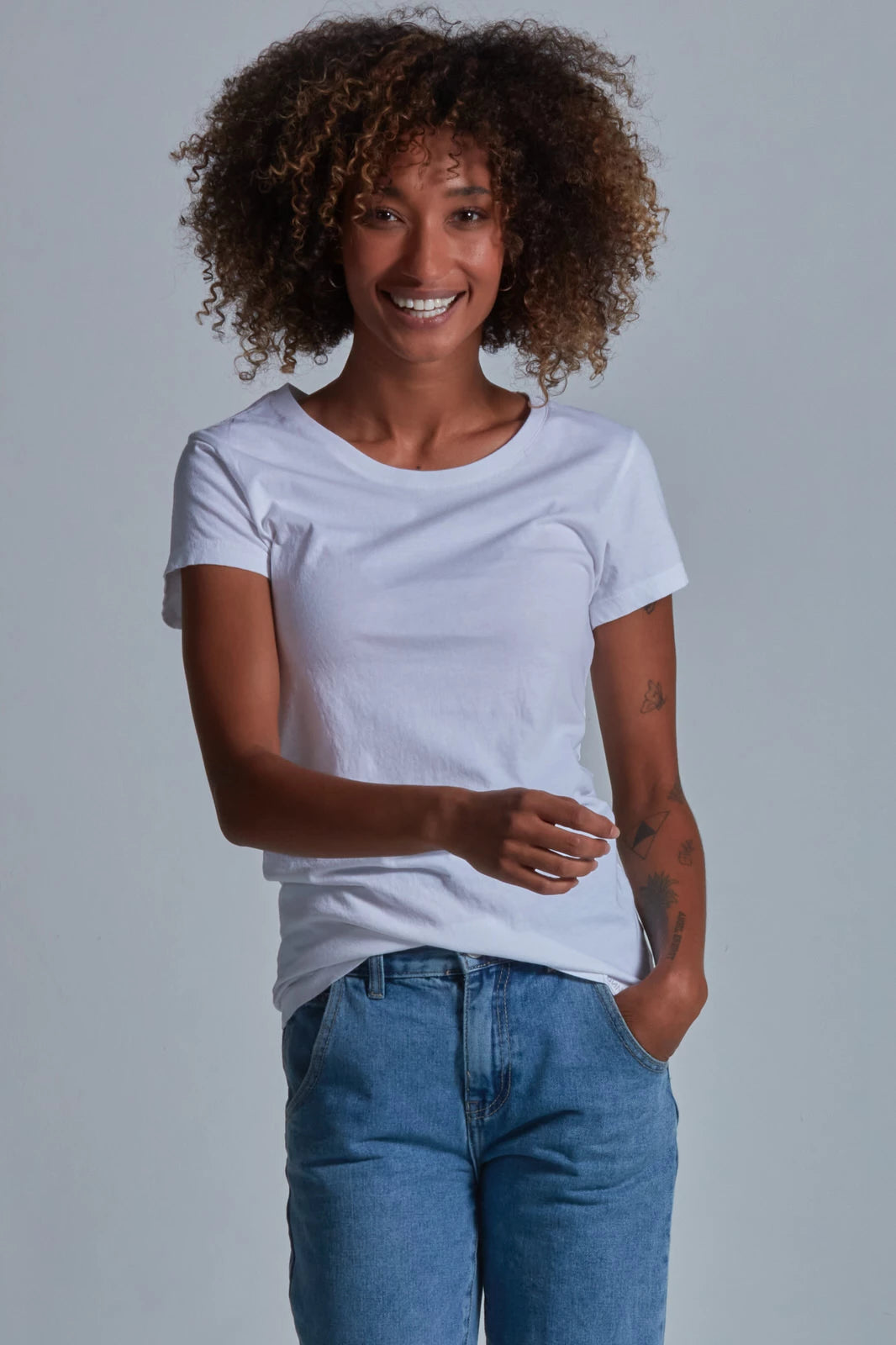 ONNO pima cotton t-shirt in White, Sage is 5'7" and wearing size XS.
