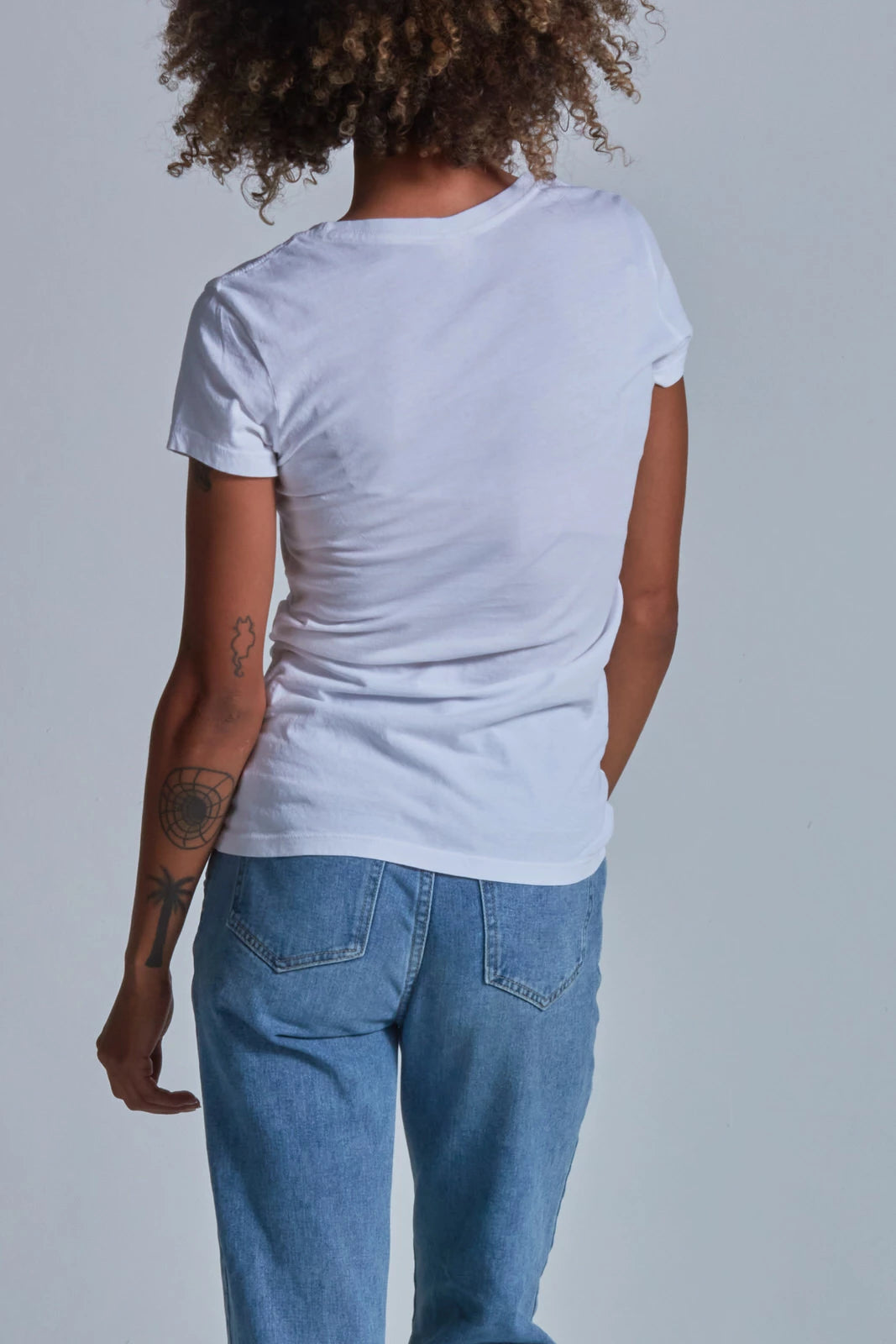 ONNO pima cotton t-shirt in White, Sage is 5'7" and wearing size XS.