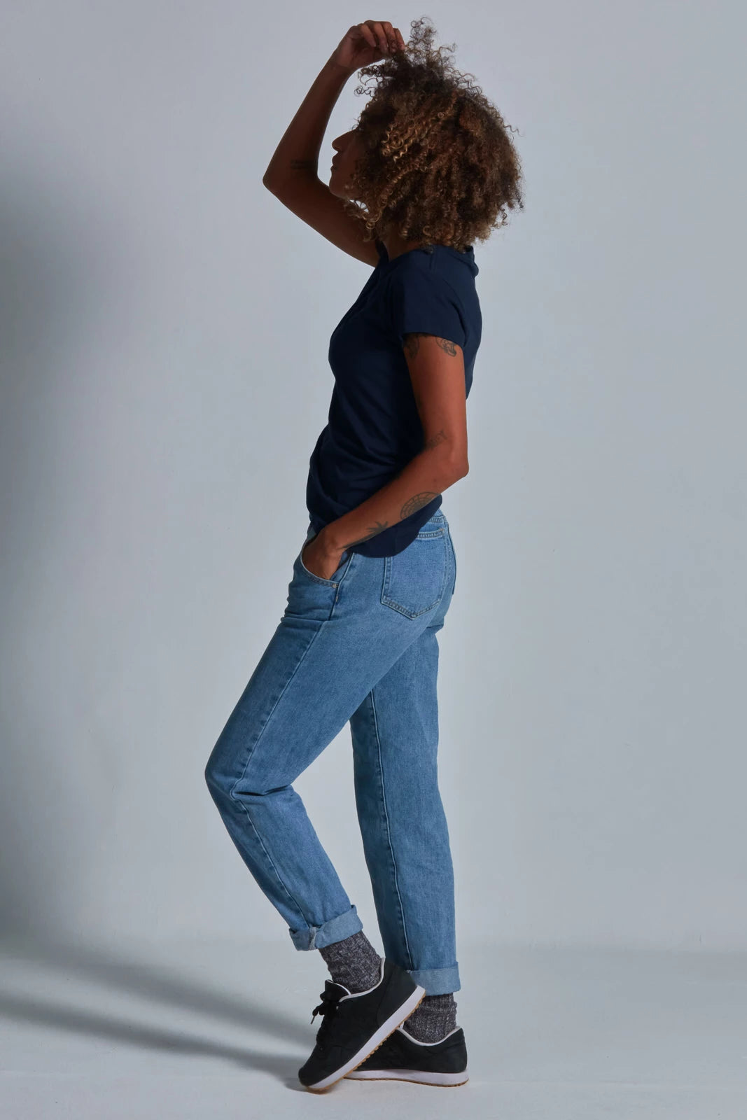 ONNO pima cotton t-shirt in Lapis, Sage is 5'7" and wearing size XS.