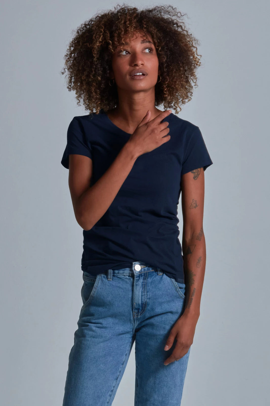 ONNO pima cotton t-shirt in Lapis, Sage is 5'7" and wearing size XS.