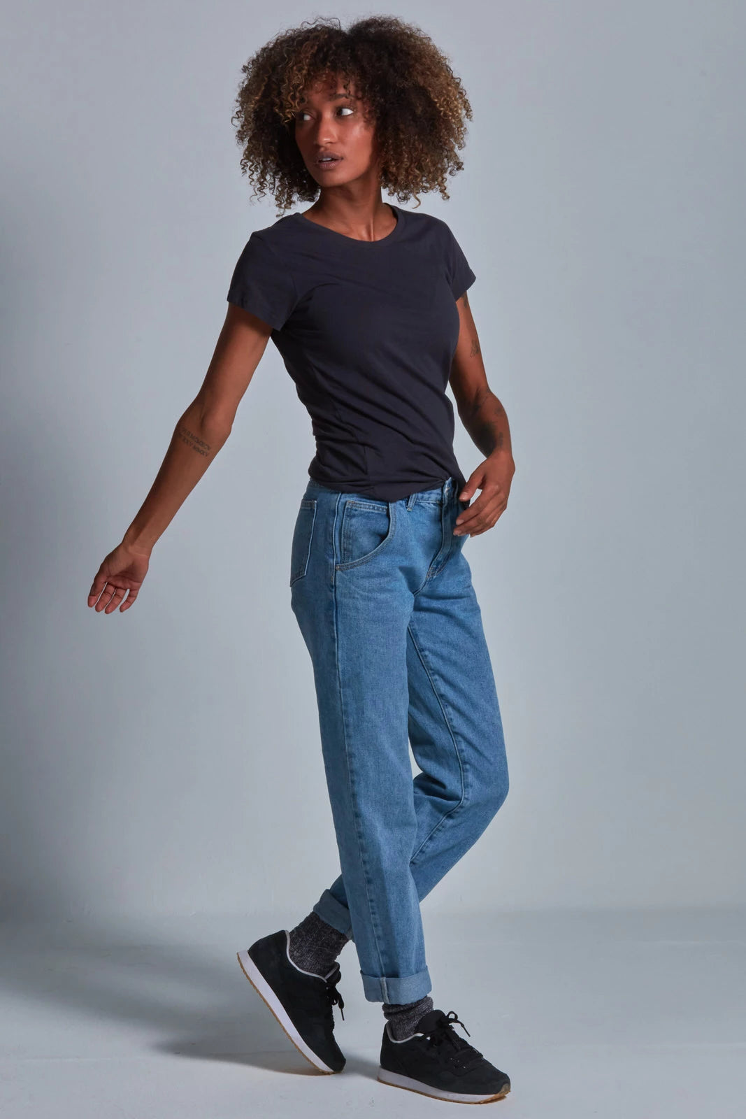 ONNO pima cotton t-shirt in Heathered Basalt, Sage is 5'7" and wearing size XS.