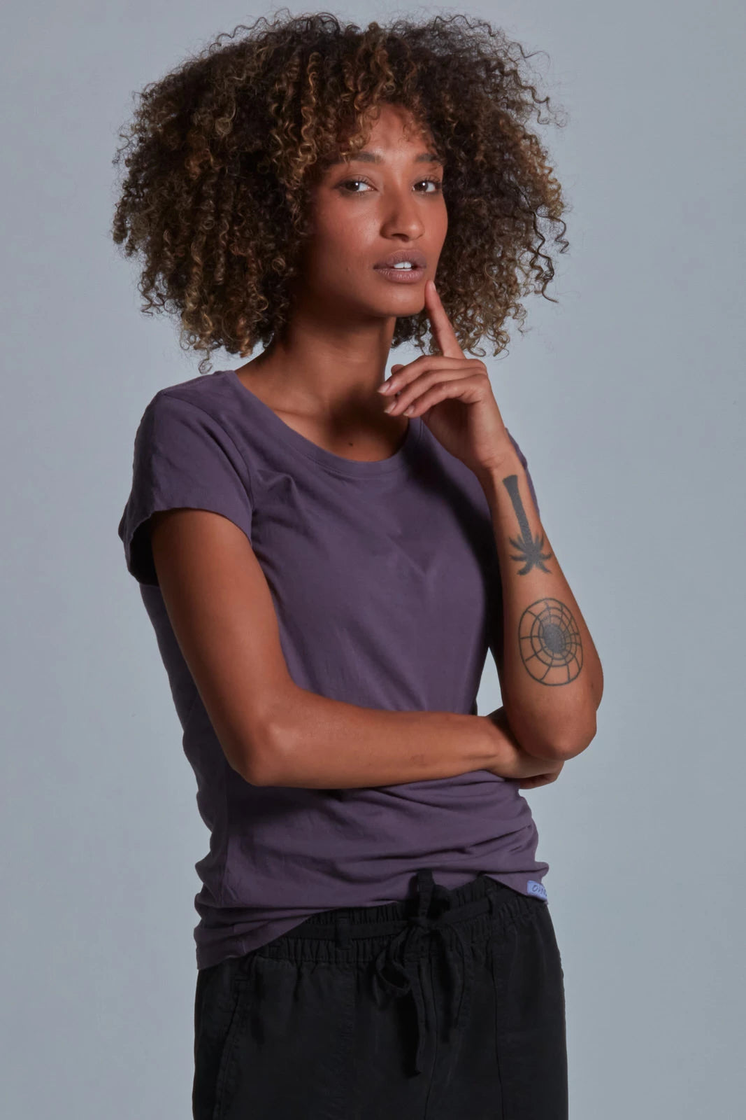 ONNO pima cotton t-shirt in Dirty Purple, Sage is 5'7" and wearing size XS.
